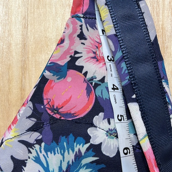 Vera Bradley sling bag - Picture 3 of 10